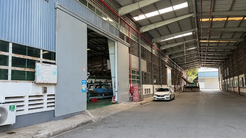 裝卸區入口與大型拉門